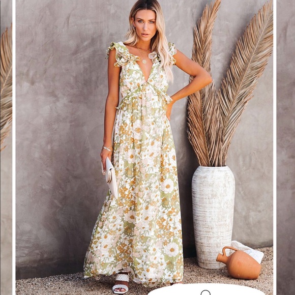 Vici Dresses & Skirts - Vici floral maxi dress